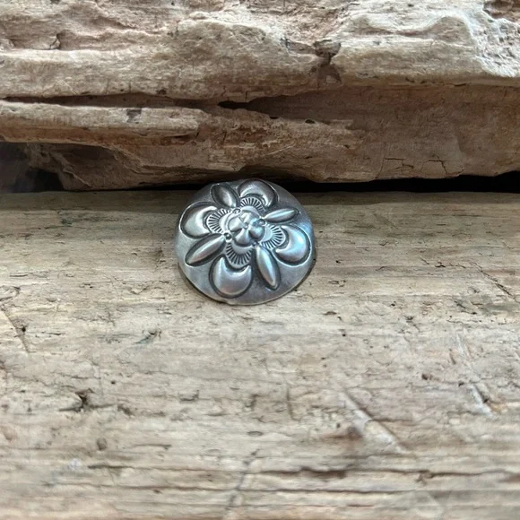 Silver Silver Conch Hair Tie - Picture 4 of 6